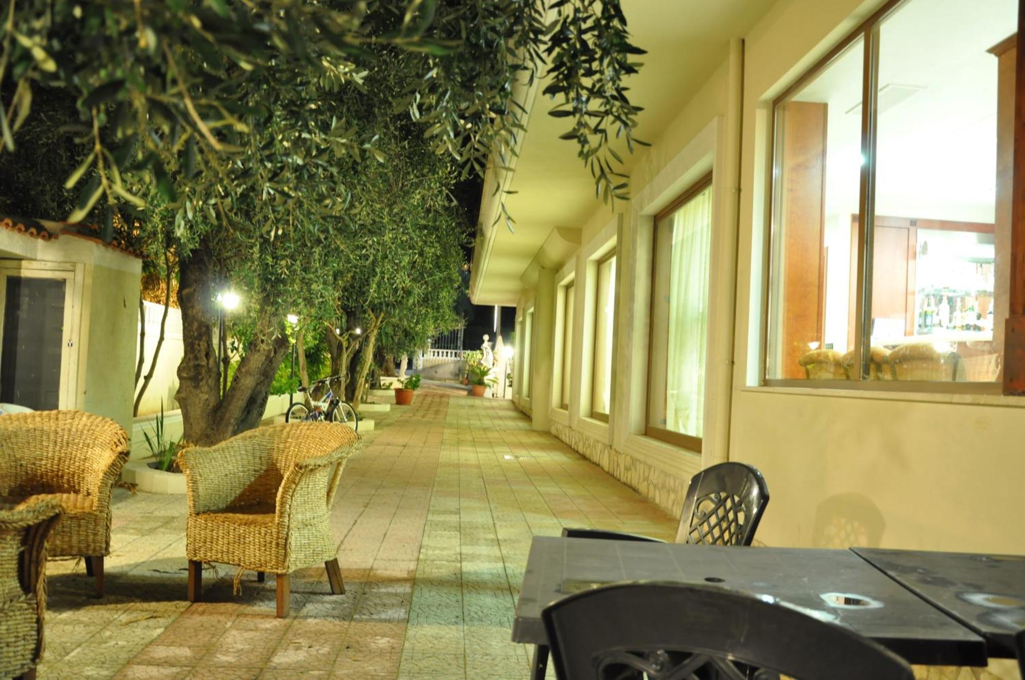 Hotel Il Melograno Матината Екстериор снимка