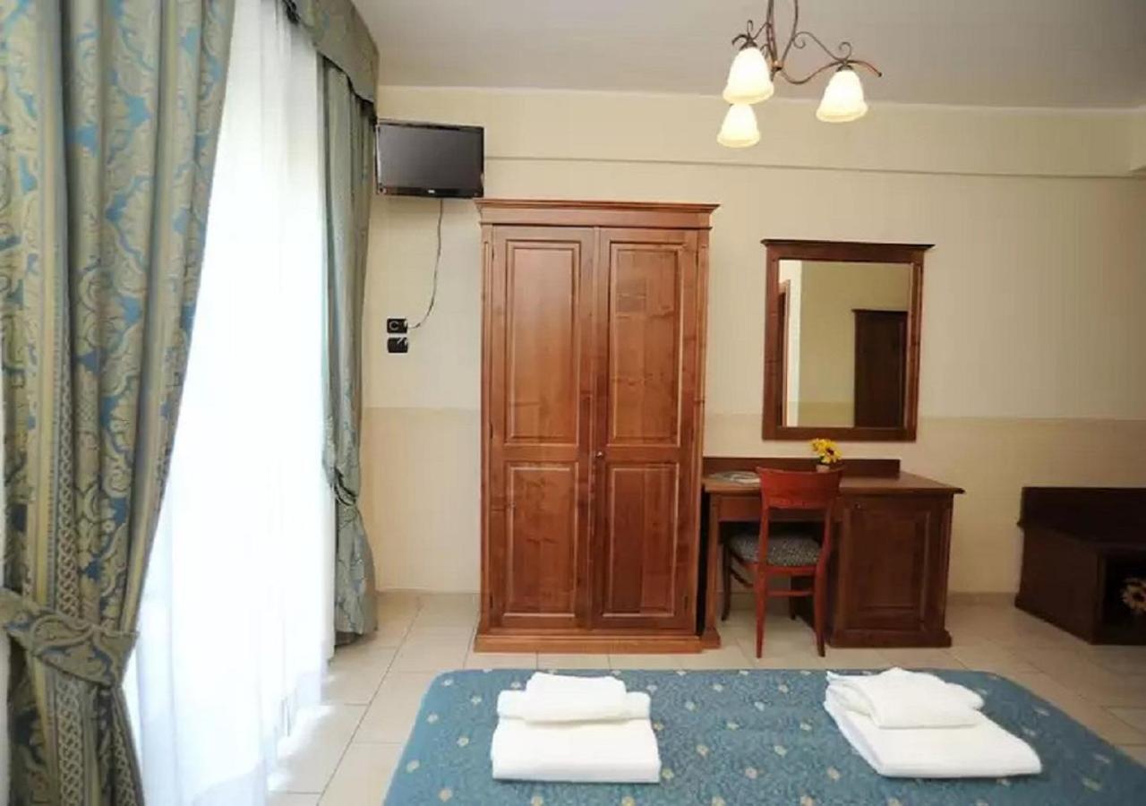 Hotel Il Melograno Матината Екстериор снимка